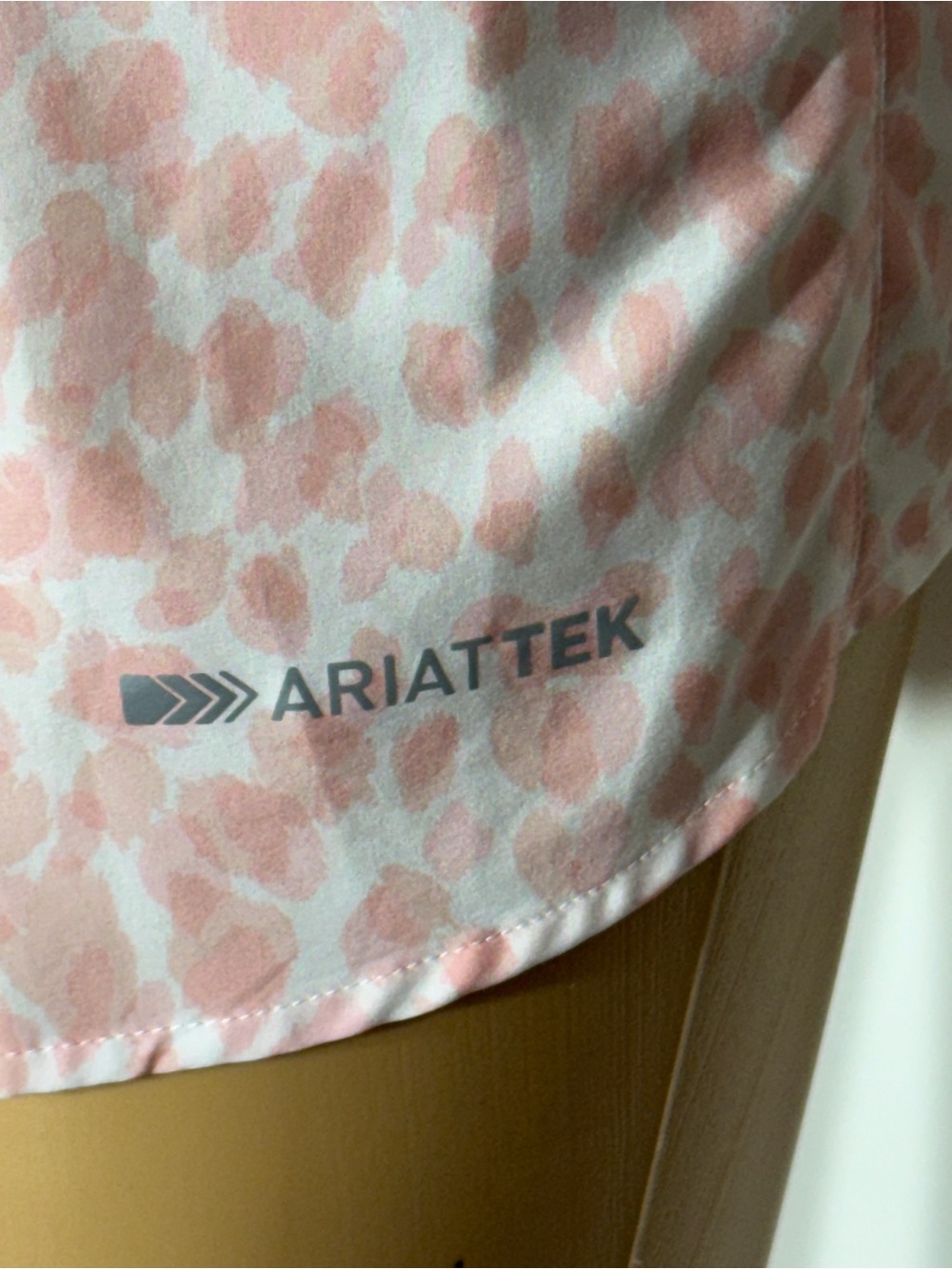 Ariat Tek Women's Pink Leopard Print Venttek Rolled Sleeve Button Down Large - Picture 6 of 13